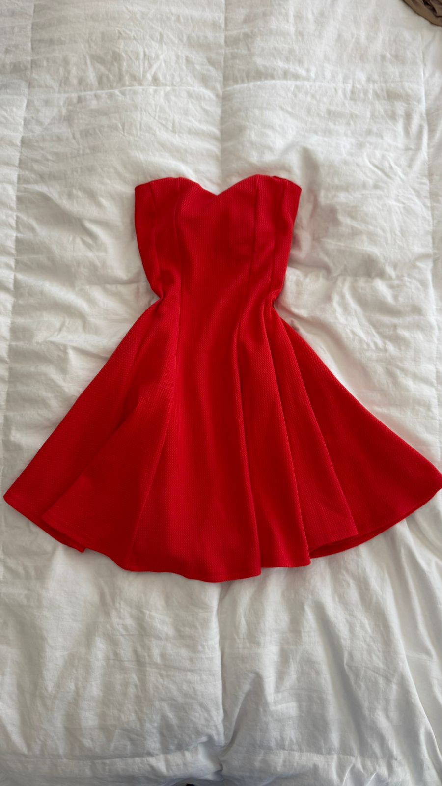 Vestido strapless corto rojo